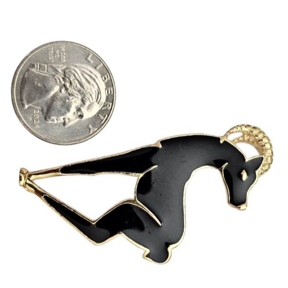 Trifari Vintage Black Enamel Gazelle Brooch, Signed - Picture 5 of 7